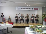 懇親会を盛り上げる演奏