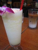パイナップルスムージーとカフェオレ@ムームーダイナー