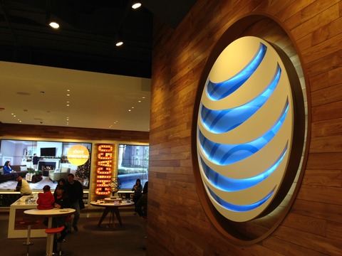 ATT-Chicago-store-interior-001