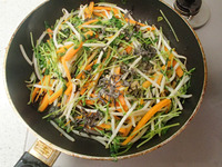 もやしと豆苗の塩昆布炒めサラダP2