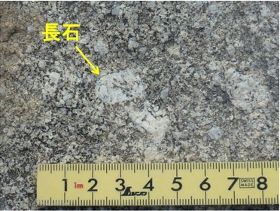 長石の大きな結晶拡大Ed