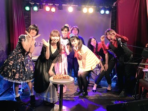 Dj1AD1fU0AA99mQ