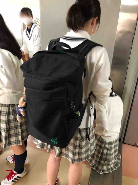 指定リュックの運用始まる : 中央大学杉並高等学校 58期