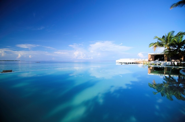 Amilla Pool - Various Angles (4)