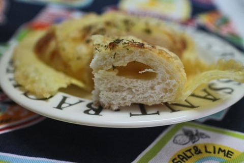 濃厚チーズの羽根つきパン