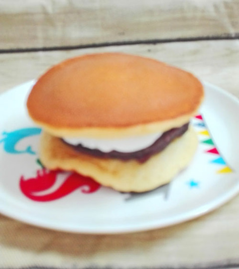 北海道十勝産小豆使用ふんわり生どら焼き【セブンイレブン】