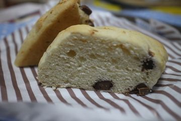 白のチョコチャンクスコーン 生クリーム入り