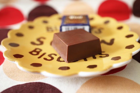 【チロルチョコ】 チロルプレミアム 生チョコ仕立て