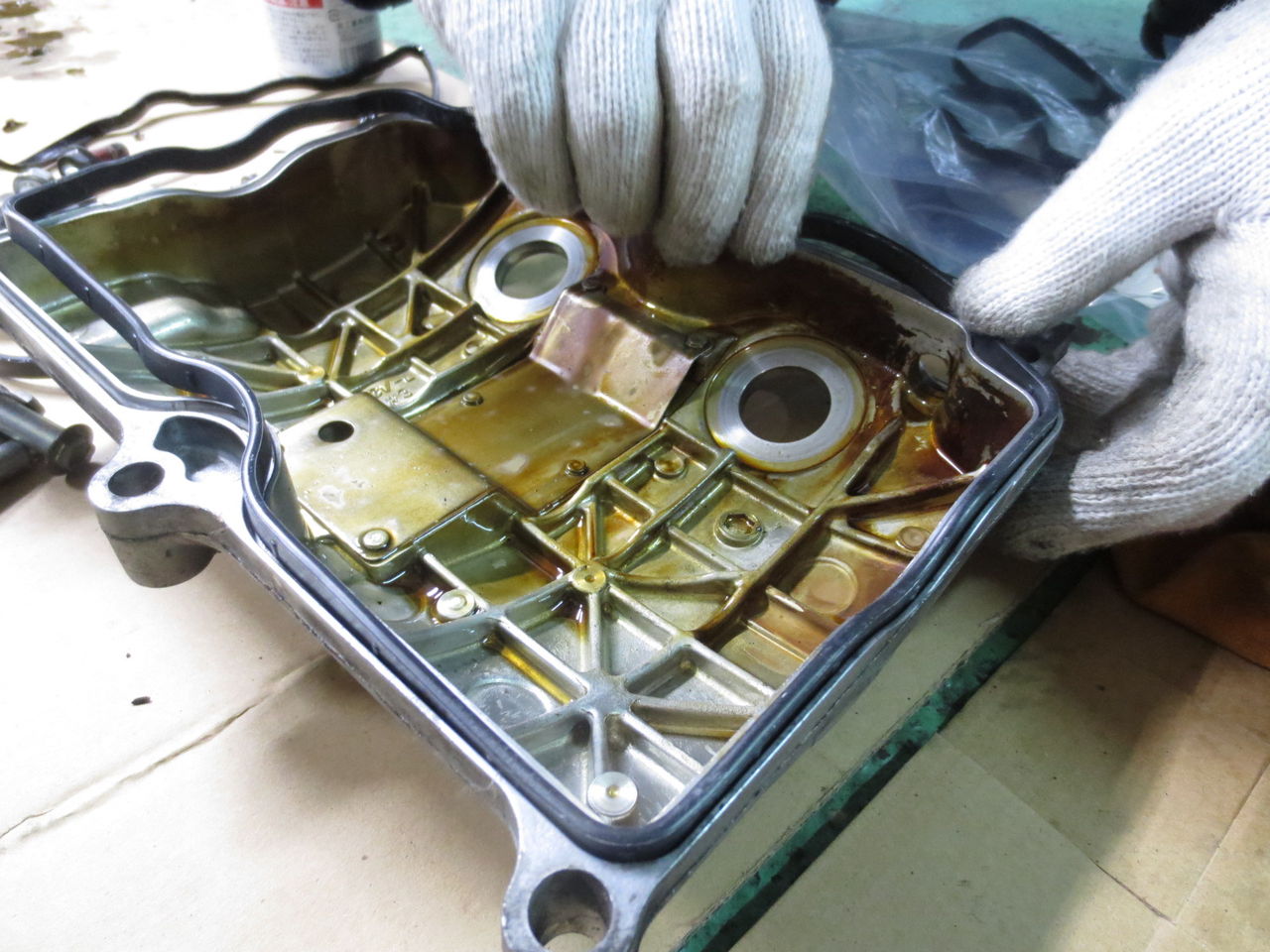 スバル　ヘッドカバーガスケット　レガシィ等 スバルレガシィ修理 | 小林モータース株式会社