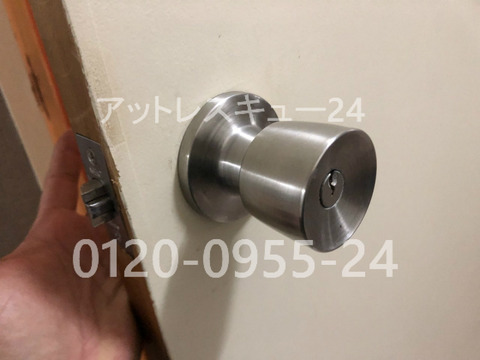 シェアハウス玄関ドア錠カギ開け
