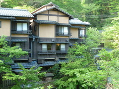 和を演出したRC造の旅館