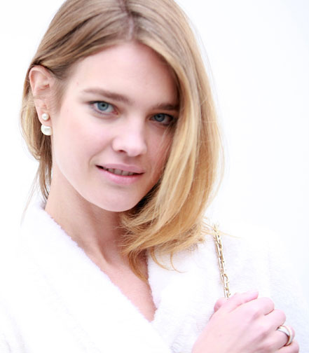 fresh-take-on-pearl-earings-wear-with-white-shaggy-texture