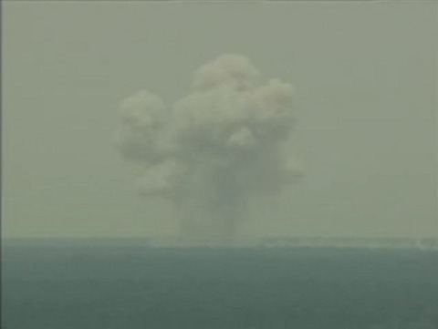 米軍、史上最強の爆弾を使用2