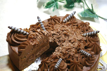 チョコレートショートケーキカット