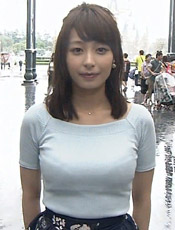 宇垣美里アナ、おっぱい透けた服のまま野外ロケに行く