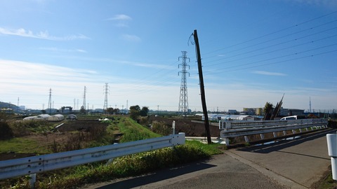0040古びた木製電柱