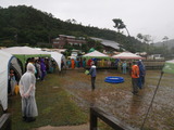 雨の開会式