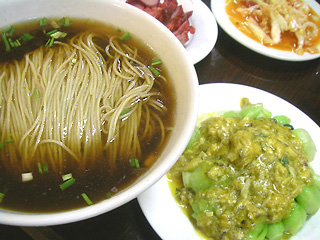 朝麺にしては多すぎですが