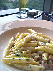 Pennette con salciccia e funghi
