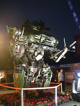 なぜロボット。。。