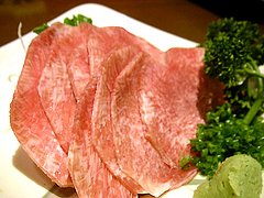 牛タンとろ刺身 68元