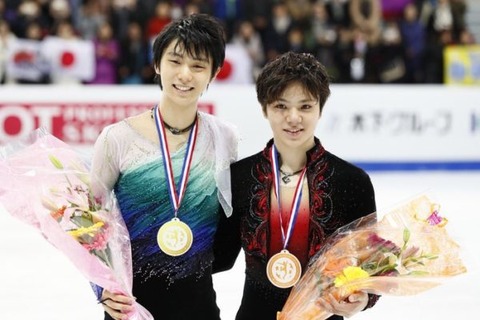 羽生結弦×宇野昌磨 FSホプレガ マルセイユGPF表彰02-600x400
