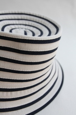 ARMEN Small Brim Tape Hat Navy x White (3)