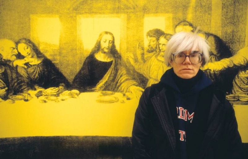 Andy Warhol in front of a version of The Last Supper