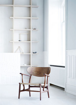 Wegner_CH22-walnut_600x828