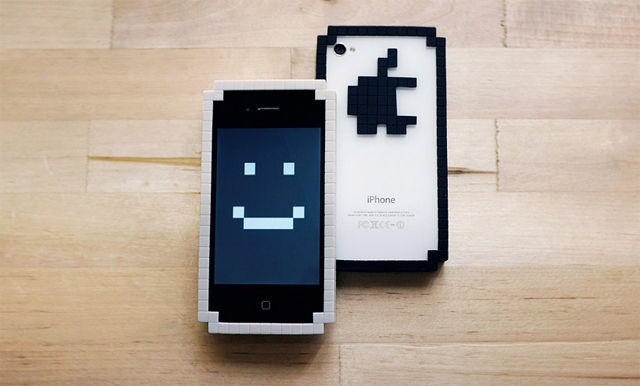 もうすぐiPhone5？ でも思わず買ってしまいそうなバンパー「8-BIT BUMPER」