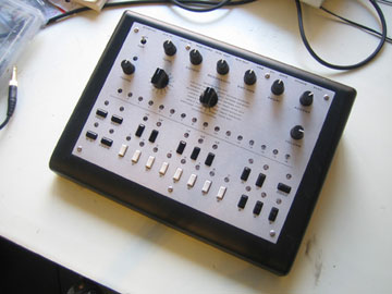 オープンソースなTB-303 のクローン - x0xb0x