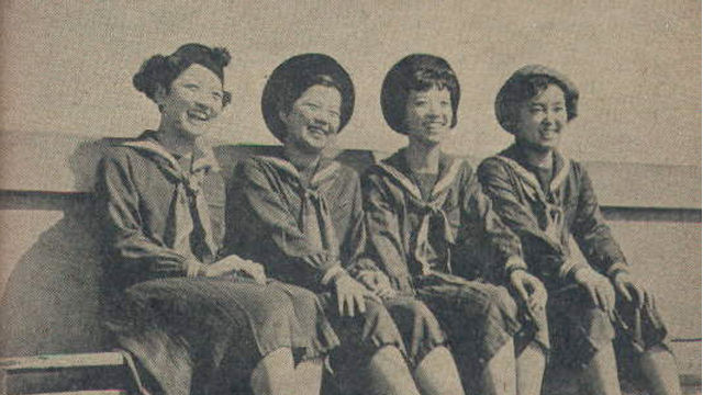 私は親友と二人、校舎の裏庭の芝生に座って柔らかな日射しを浴びながら今朝聞いたラジオの内容を思い返していた。