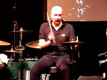 Mr Hi hat : Steve Smithの猛烈バチ捌き