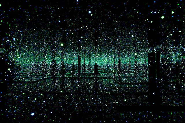 鳥肌物の美しさ　心が振動する草間彌生の合わせ鏡シリーズ「Infinity Mirrored Room」