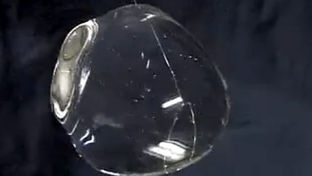 無重力空間での水の挙動