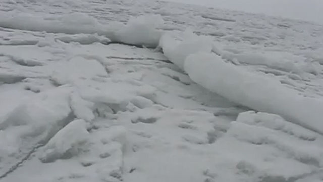 想像以上。大寒波が襲うウクライナで凍結の海が奏でる「モンスターの鳴き声？」「シンセサイザー？」