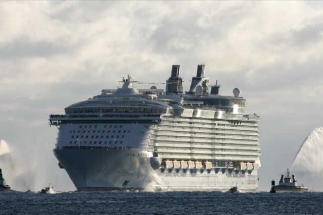 まるで「海に浮かぶ都市」豪華客船 アリュール・オブ・ザ・シーズ