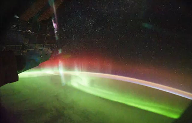 【最大化推奨】NASA「宇宙から見たオーロラ映像」のまとめ映像に心を奪われる