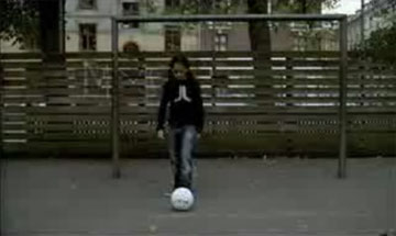 Ronaldinha - 12歳の少女の信じられないサッカースキル