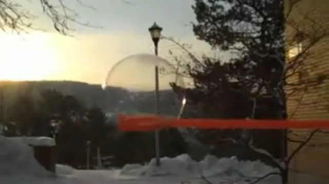 watching-a-bubble-freeze