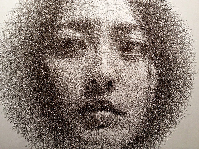 針金が？！「空中浮遊ホログラフィー」 Seung Mo Park