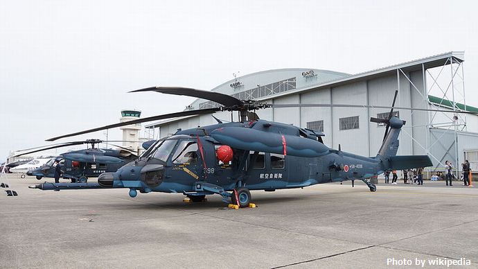 JASDF_UH-60J(58-4598)_at_Komaki_Air_Base_March_13,2016_01