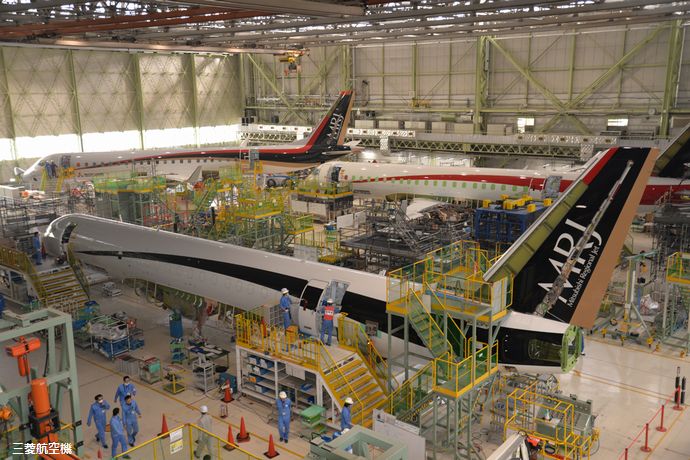 MRJ_1st_2nd_3rd-Flight-Test-Aircraft-1280