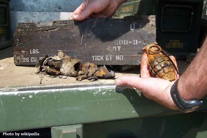 1280px-Mk_2_handgrenade
