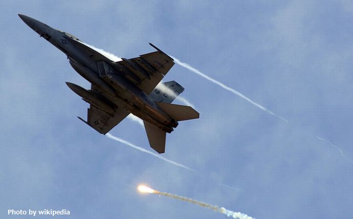 800px-FA-18F-USN-RedRippers-20070406