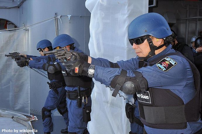 800px-JCG_officers_with_Minebea_M60_on_the_29th_DSPE