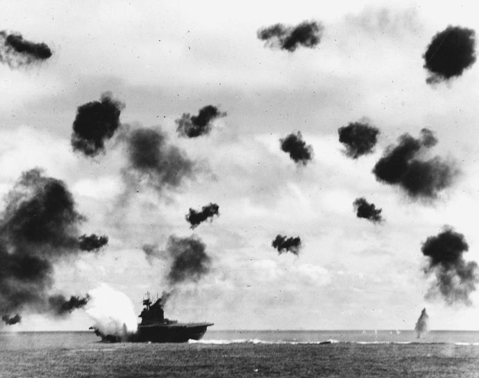 USS_Yorktown_hit-740px