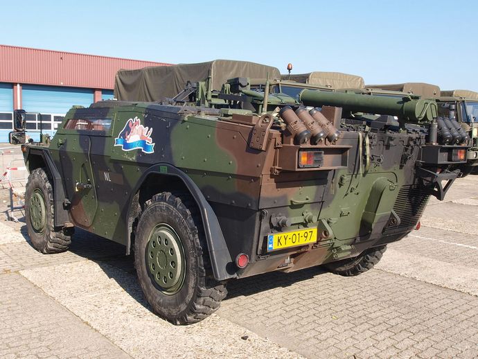 1280px-Fennek_Amersfoort_October_2010_foto-1