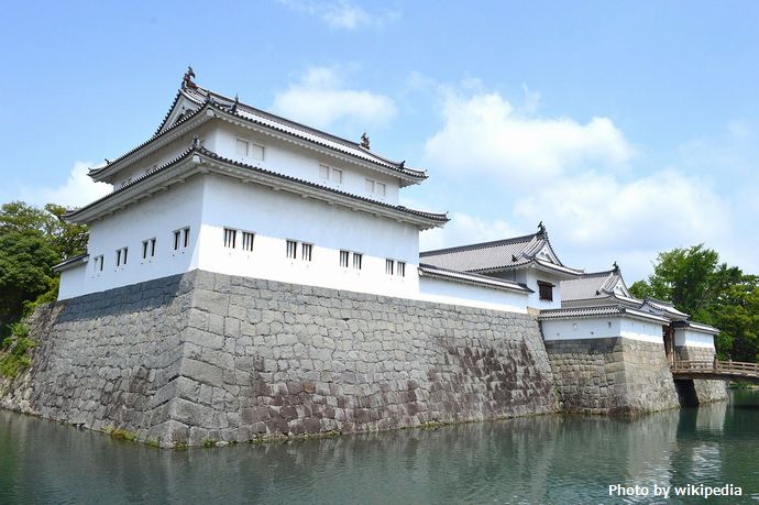 1280px-Sunpu-castle_tatsumi-yagura