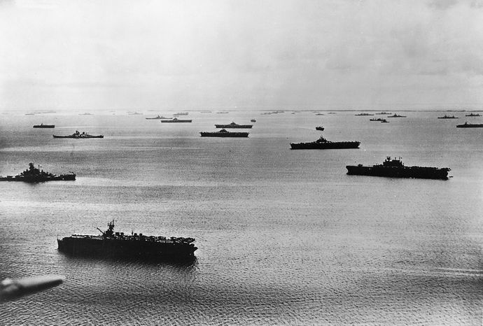 US_fleet_at_Majuro_Atoll_1944